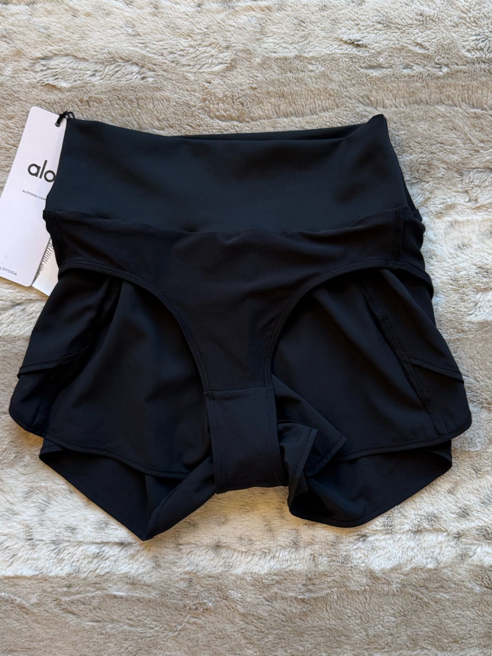 NWT💕RARE ALO Gold Medal Short in Black Size XS - Picture 10 of 13
